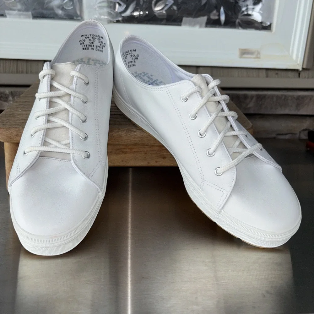 Keds Original White Lace Up Sneakers Ready to Wear  Women's Casual 8.5 Shoes EUC